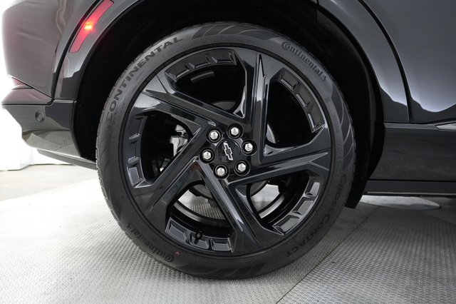2024 Chevrolet Equinox EV — photo 15 of 21