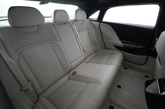 2024 Lucid Air — photo 4 of 21