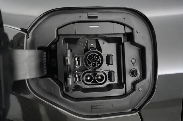 2024 Toyota bZ4X — photo 8 of 23