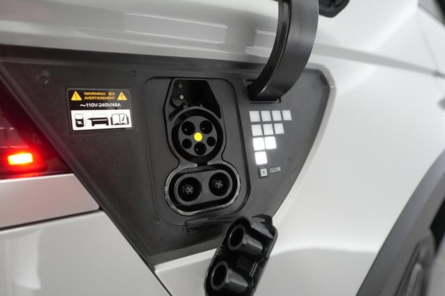 2024 Hyundai IONIQ 5 — photo 8 of 24