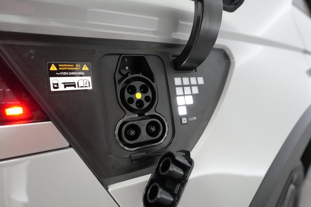 2024 Hyundai IONIQ 5 — photo 8 of 24