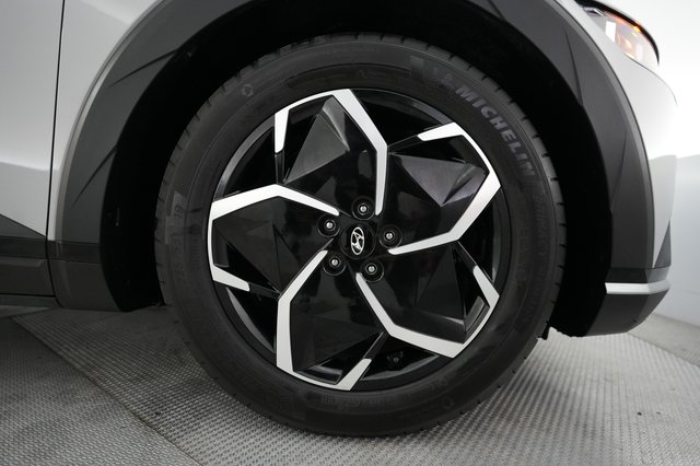 2024 Hyundai IONIQ 5 — photo 16 of 24
