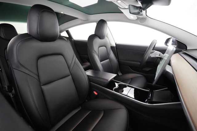 2020 Tesla Model 3 — photo 18 of 24