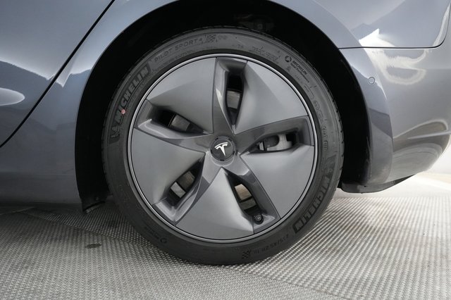 2020 Tesla Model 3 — photo 17 of 24