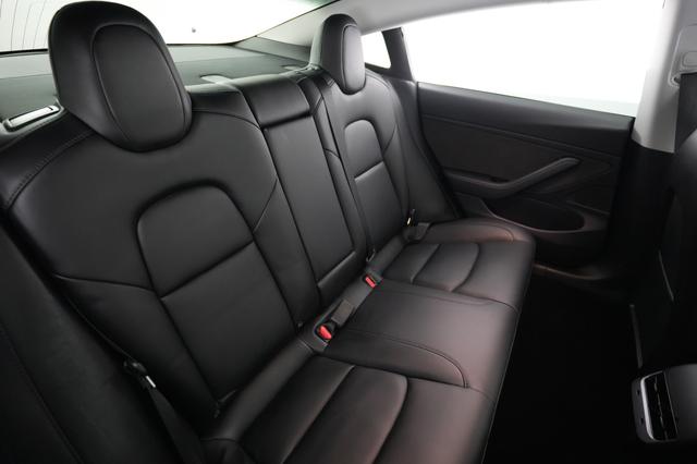 2020 Tesla Model 3 — photo 4 of 24