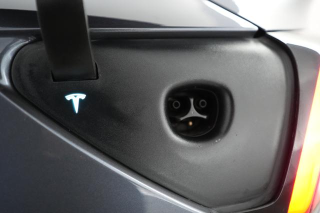 2020 Tesla Model 3 — photo 8 of 24