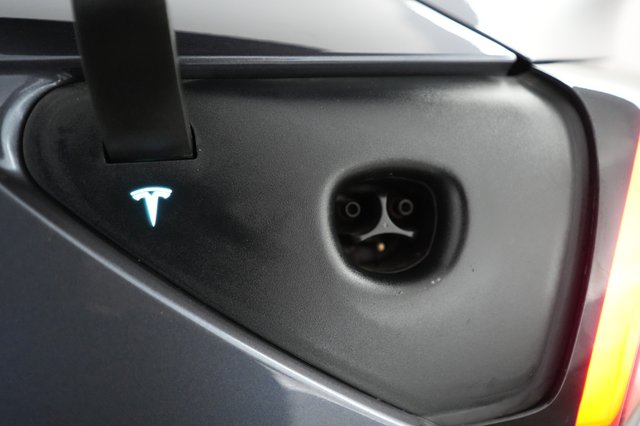 2020 Tesla Model 3 — photo 8 of 24
