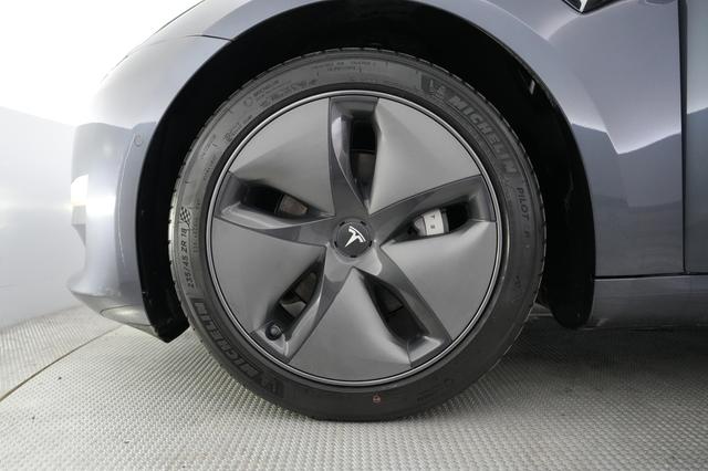 2020 Tesla Model 3 — photo 7 of 24