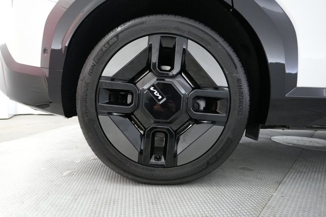 2024 Kia EV9 — photo 16 of 24