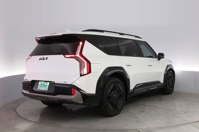 2024 Kia EV9 — photo 2 of 24