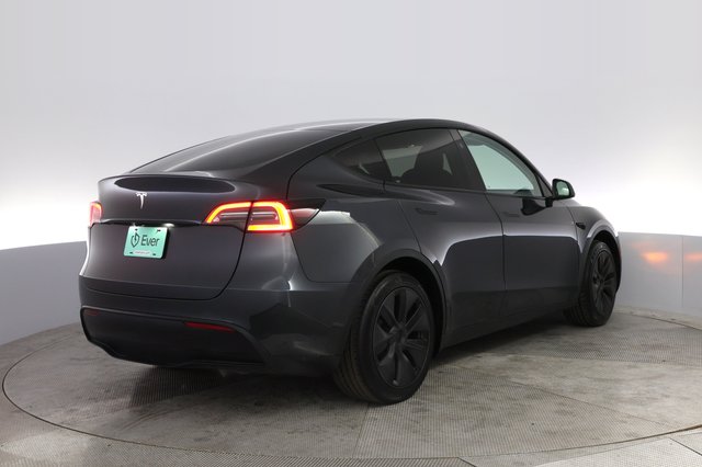 2025 Tesla Model Y — photo 2 of 21