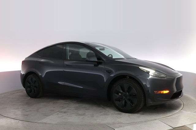 2025 Tesla Model Y — photo 11 of 21