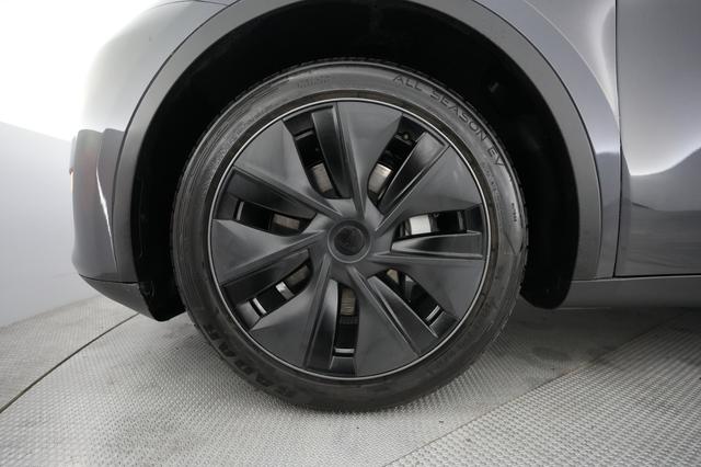 2025 Tesla Model Y — photo 7 of 21