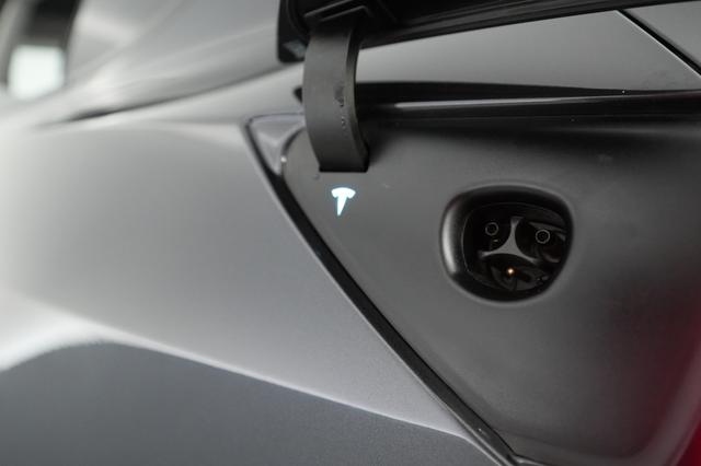 2025 Tesla Model Y — photo 8 of 21