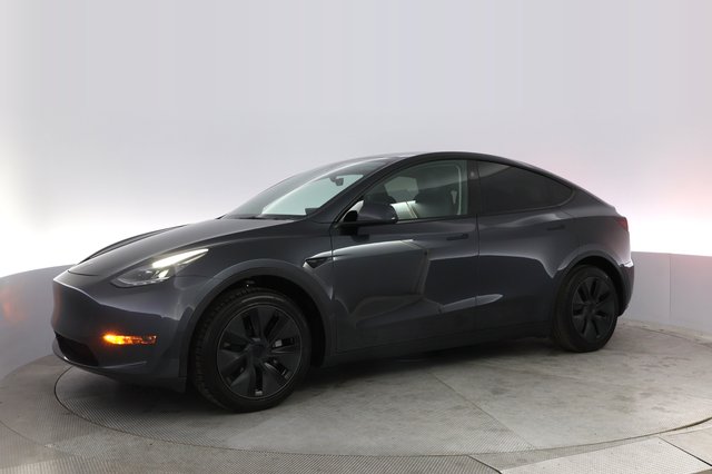 2025 Tesla Model Y — photo 14 of 21