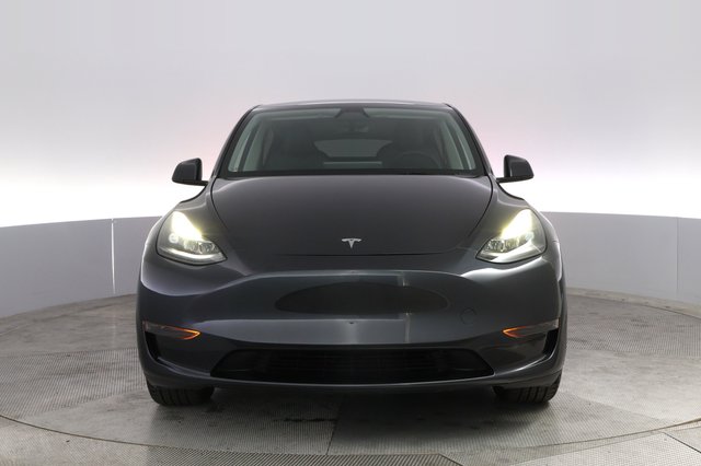 2025 Tesla Model Y — photo 9 of 21