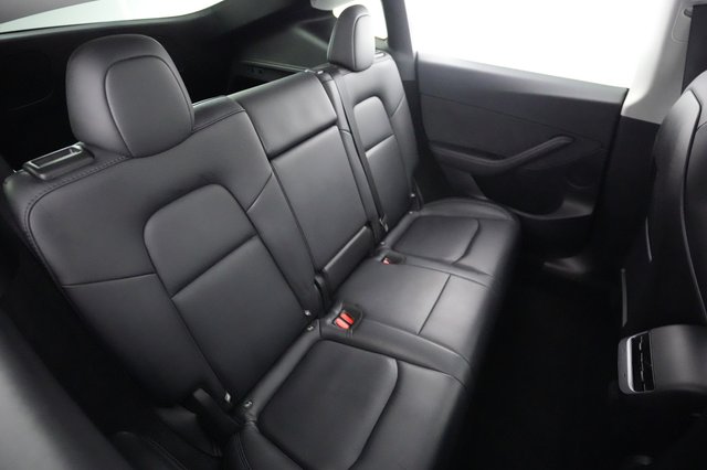 2025 Tesla Model Y — photo 4 of 21