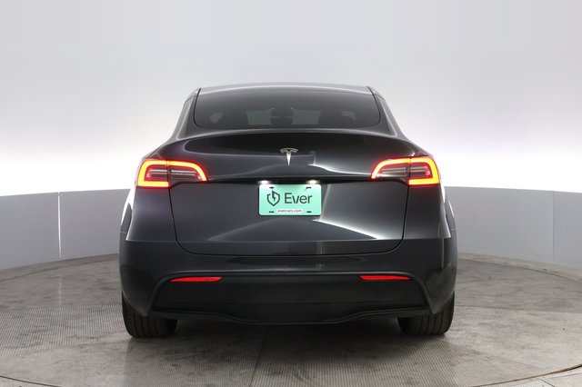 2025 Tesla Model Y — photo 12 of 21