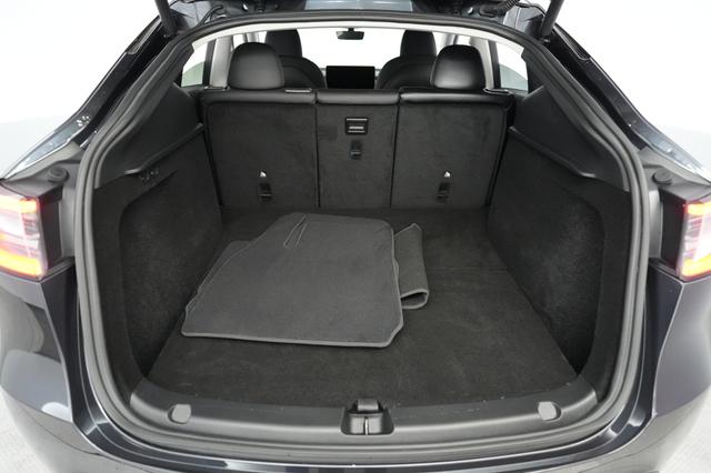 2025 Tesla Model Y — photo 6 of 21