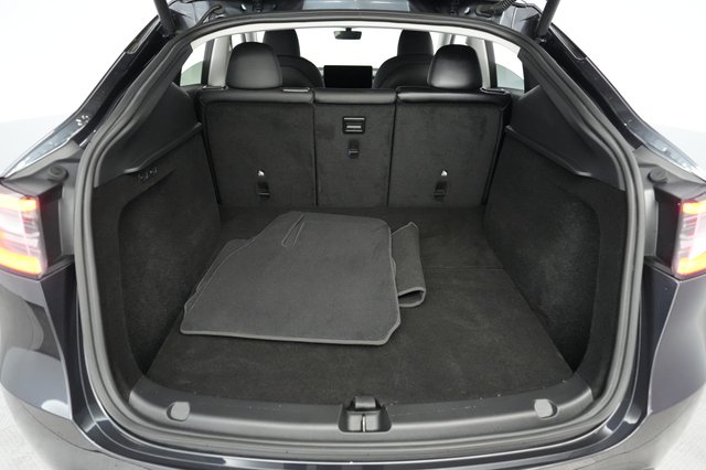 2025 Tesla Model Y — photo 6 of 21