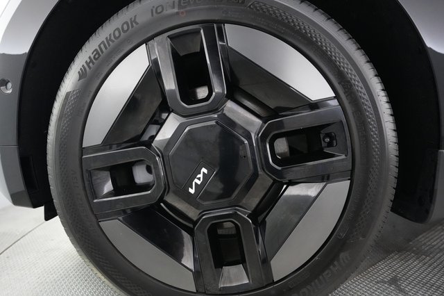 2025 Kia EV9 — photo 16 of 22