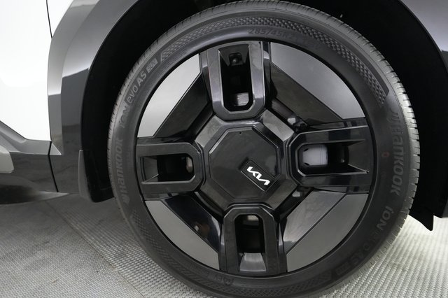 2025 Kia EV9 — photo 17 of 22