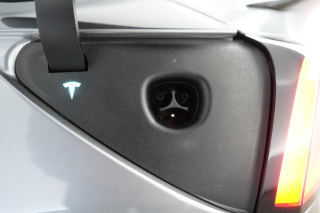 2025 Tesla Model 3 — photo 8 of 21