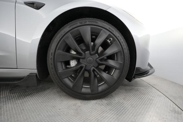 2025 Tesla Model 3 — photo 7 of 21