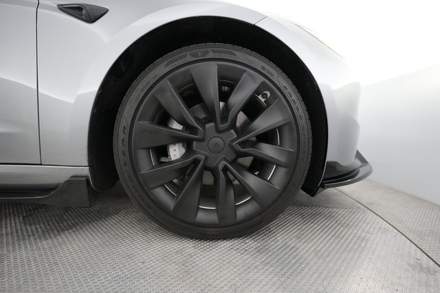 2025 Tesla Model 3 — photo 7 of 21