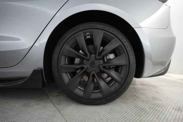 2025 Tesla Model 3 — photo 16 of 21