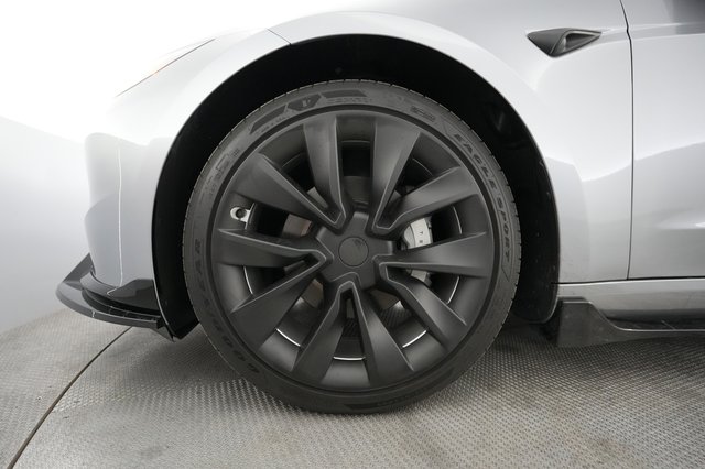 2025 Tesla Model 3 — photo 17 of 21