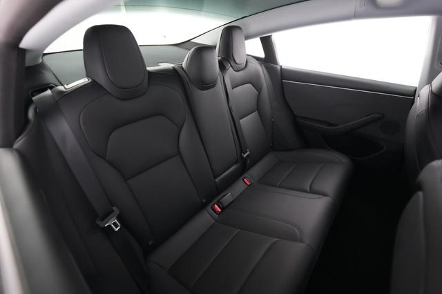 2025 Tesla Model 3 — photo 4 of 21