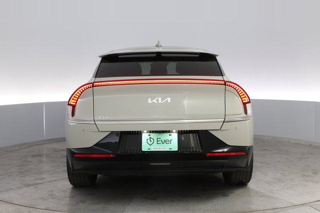 2023 Kia EV6 — photo 12 of 21