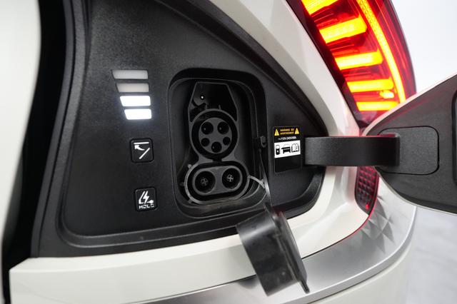 2023 Kia EV6 — photo 8 of 21