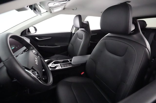 2023 Kia EV6 — photo 3 of 21