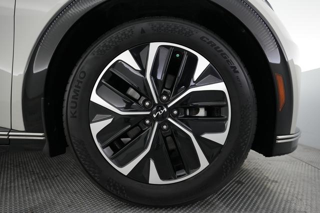 2023 Kia EV6 — photo 7 of 21