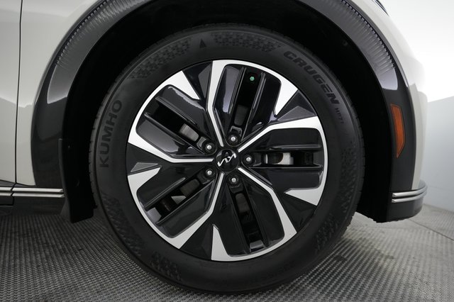 2023 Kia EV6 — photo 7 of 21