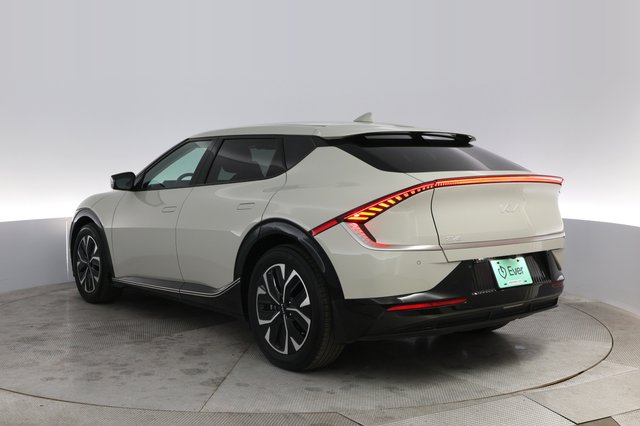 2023 Kia EV6 — photo 13 of 21