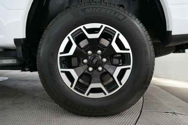 2023 Ford F-150 Lightning — photo 11 of 16
