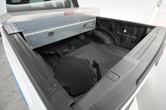2023 Ford F-150 Lightning — photo 6 of 16