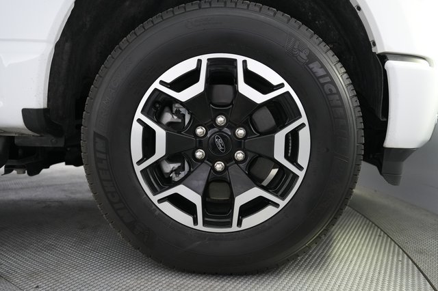 2023 Ford F-150 Lightning — photo 10 of 16
