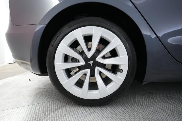 2023 Tesla Model 3 — photo 7 of 21