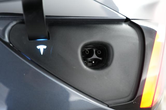 2023 Tesla Model 3 — photo 8 of 21