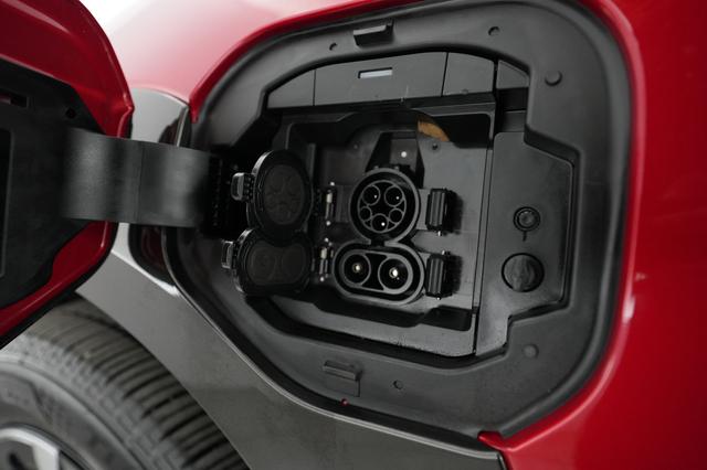 2024 Toyota bZ4X — photo 8 of 21