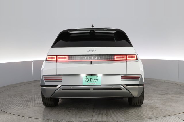 2024 Hyundai IONIQ 5 — photo 12 of 20