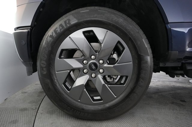 2023 Ford F-150 Lightning — photo 9 of 18