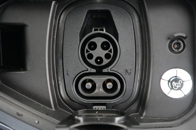 2023 Ford F-150 Lightning — photo 8 of 18