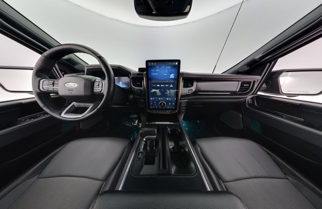 2023 Ford F-150 Lightning — photo 15 of 18
