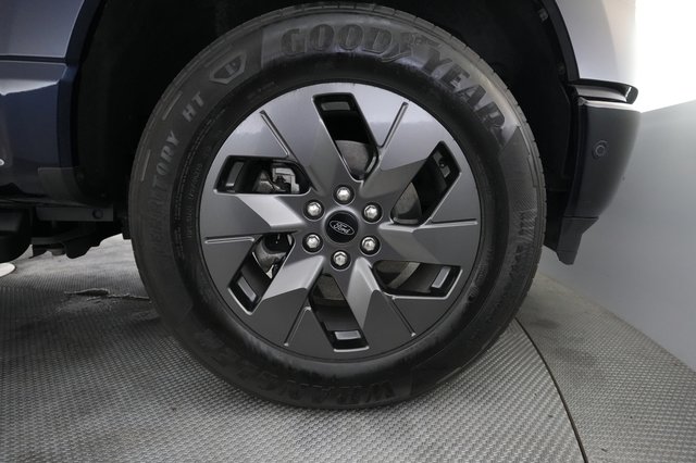 2023 Ford F-150 Lightning — photo 10 of 18