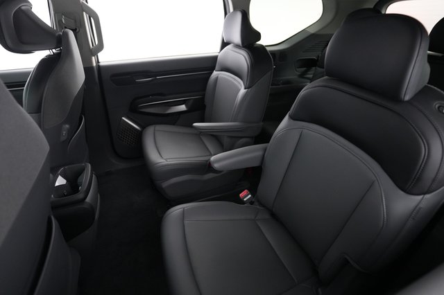 2024 Kia EV9 — photo 18 of 22